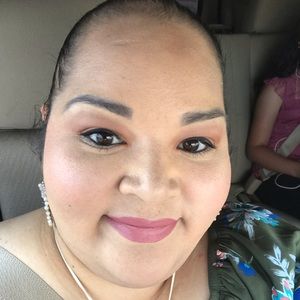 Meet your Posher, Hortencia